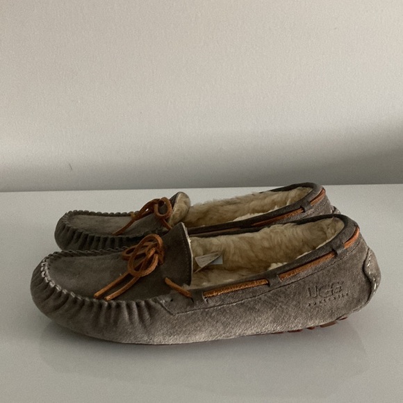 UGG Australia Women's Dakota Slippers - Picture 9 of 16